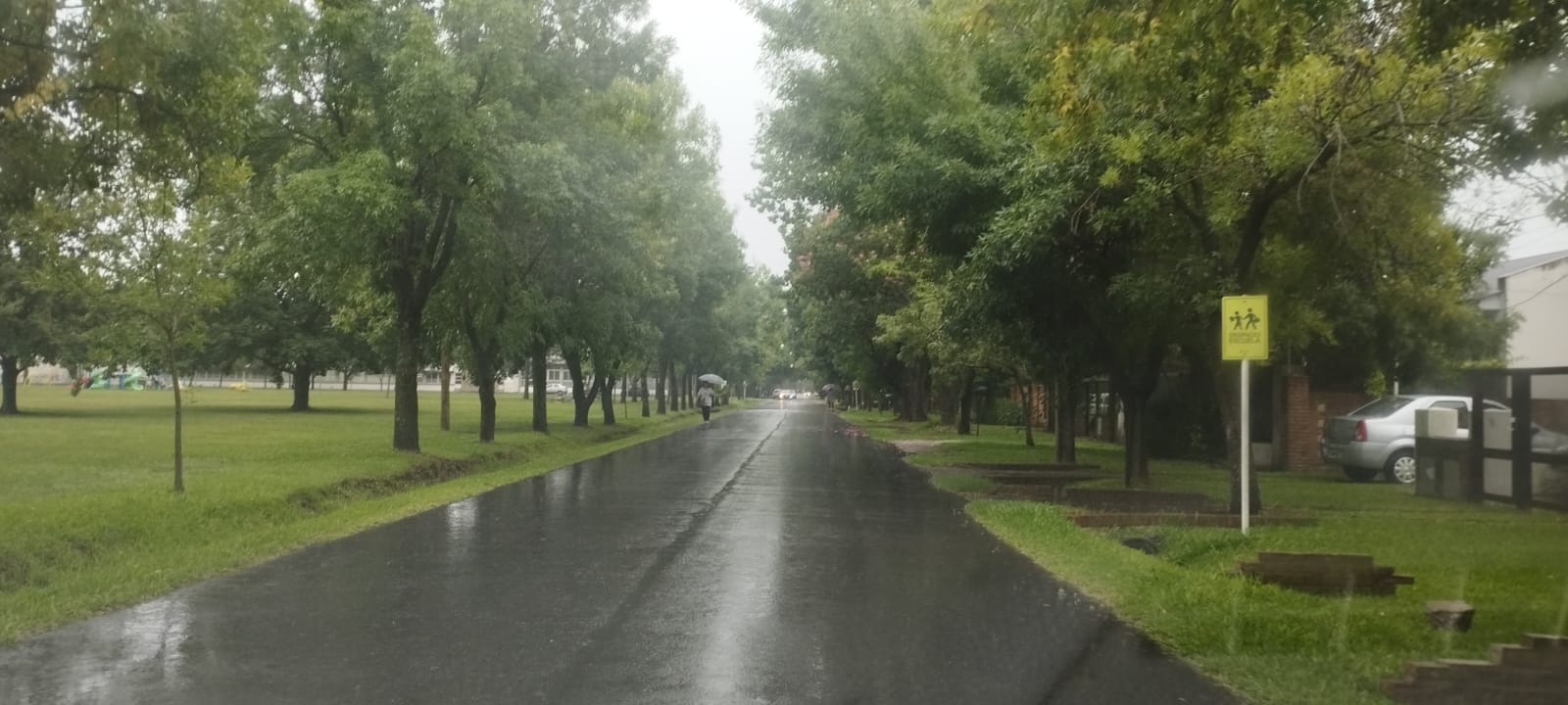 Un viernes lluvioso en Funes y con una baja considerable en la temperatura 